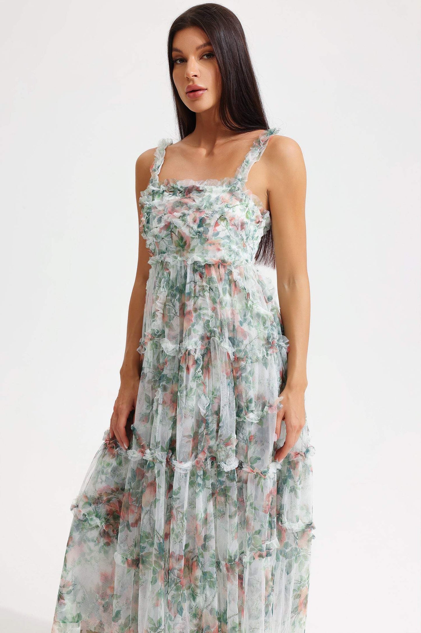 Vestido midi verde con volantes y cintura cónica con estampado floral
