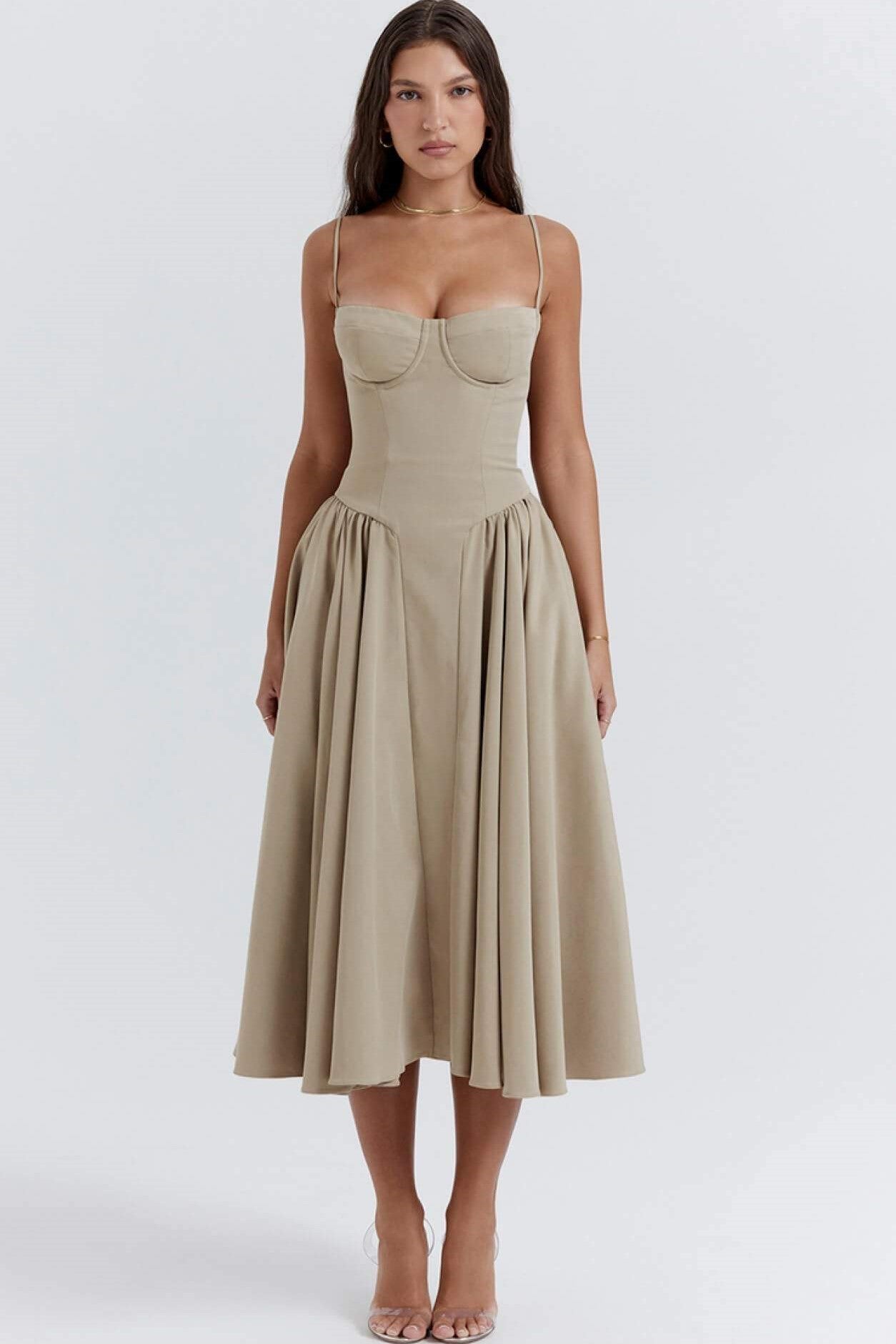 Vestido midi liso con escote en forma de corazón