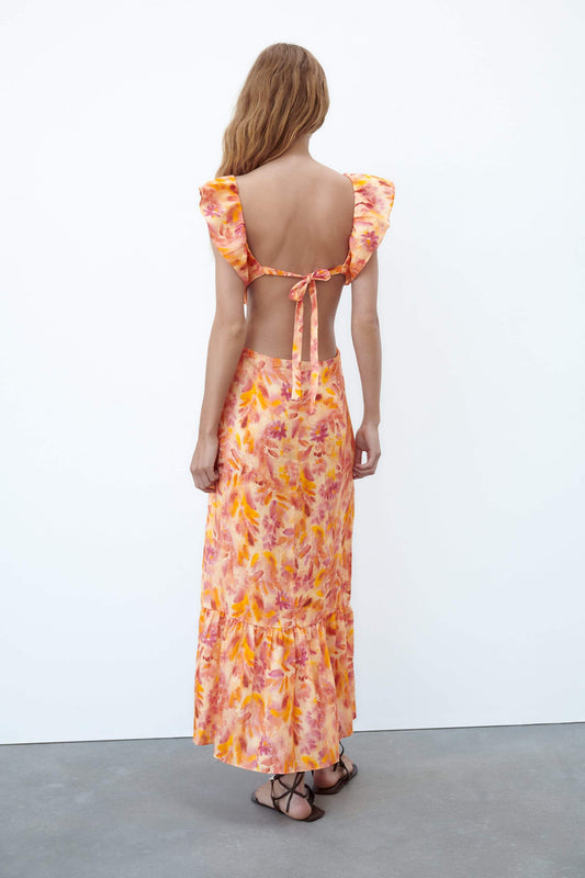 Vestido midi con volantes en el bajo y tirantes cruzados con estampado abstracto