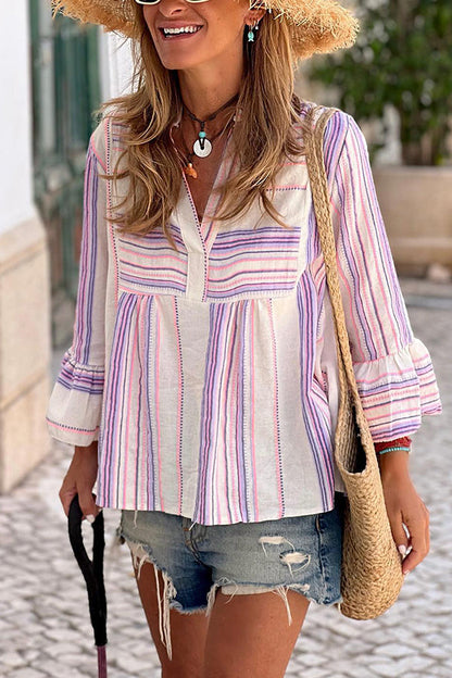 Camisa de moda con cuello en V, mangas abullonadas y rayas con costuras