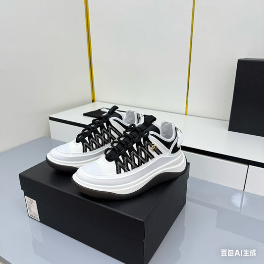 CC 25 Boutiques Sneaker Black White Suede Fabric