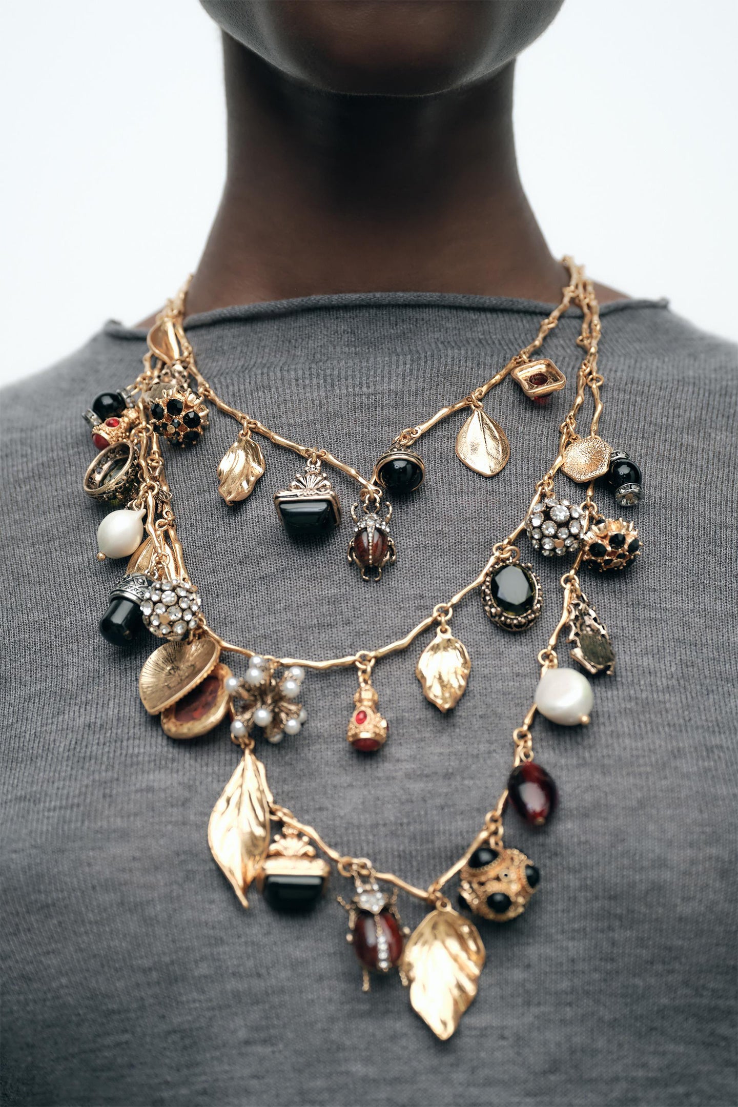 Conjunto de tres collares con múltiples piedras preciosas 