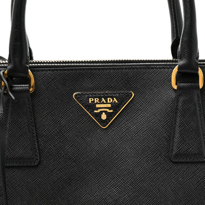 Saffiano Medium Galleria Double Zip Tote Black