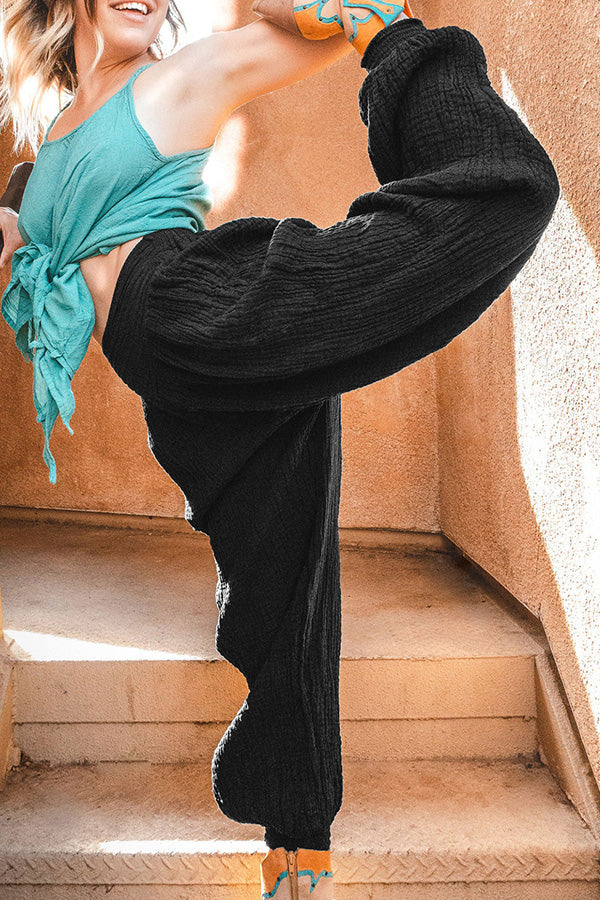 Pantalones anchos y sueltos con leggings y pantalones deportivos