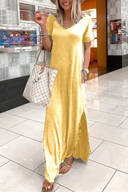 VESTIDO IRREGULAR CON CUELLO EN V Y ABERTURA ACOGEDOR