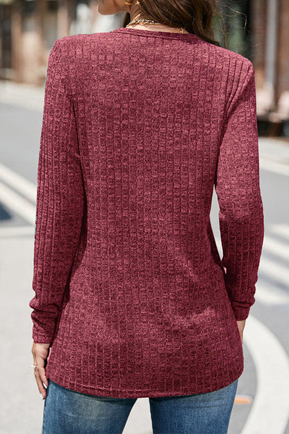 Tops de cuello redondo con botones lisos de calle