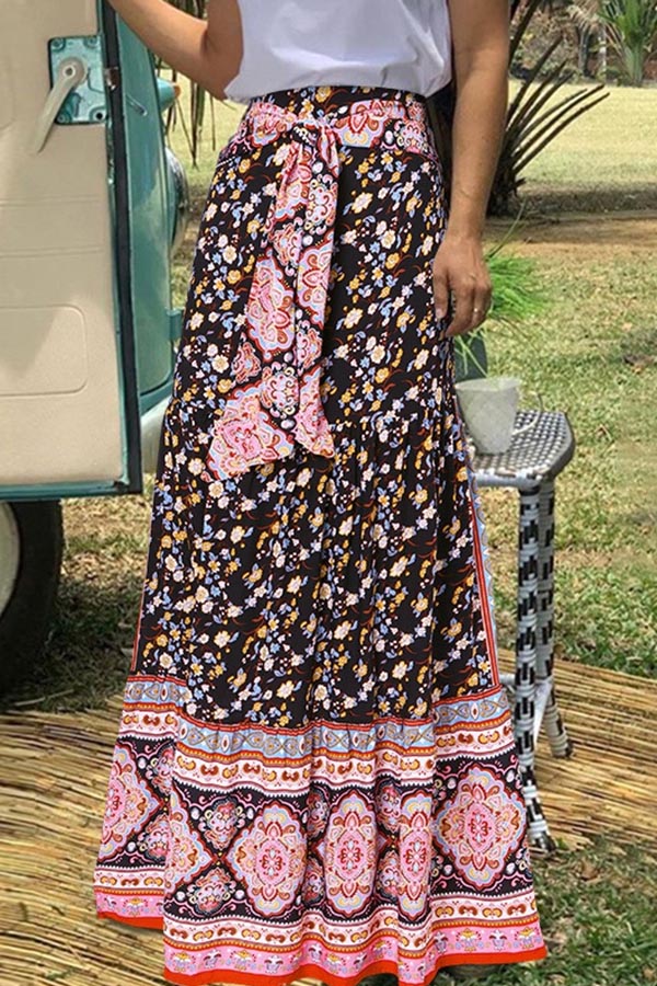 Falda plisada suelta con lazo y vuelo relajado de estilo bohemio