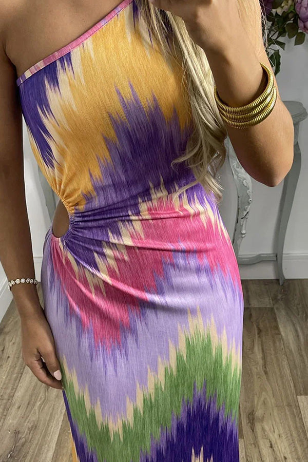 Vestido ajustado con estampado floreciente y hombros inclinados irregulares 