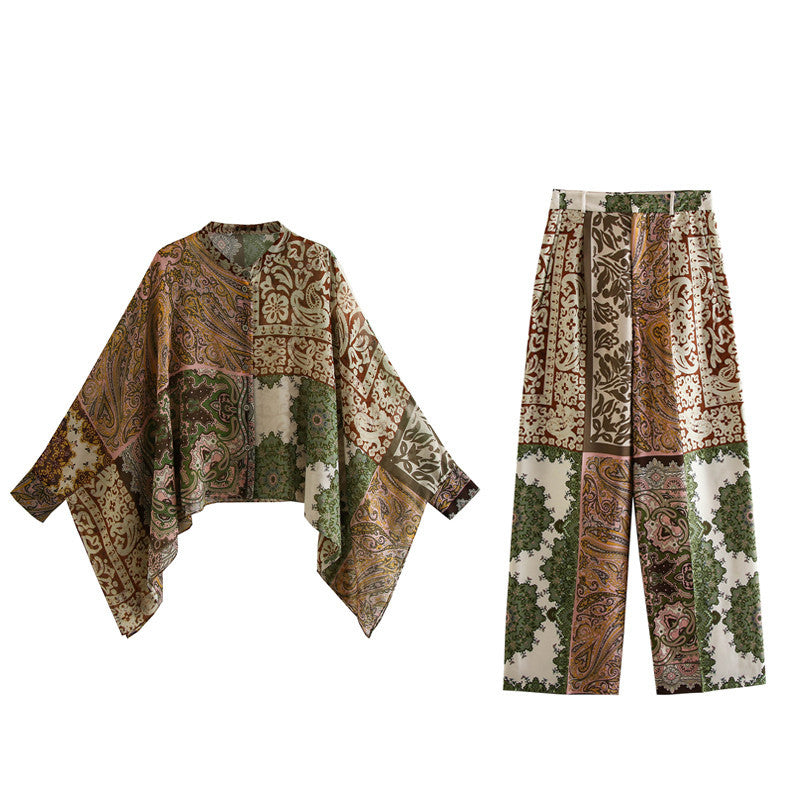 Conjunto de camisa, pantalones y capa con estampado de patchwork