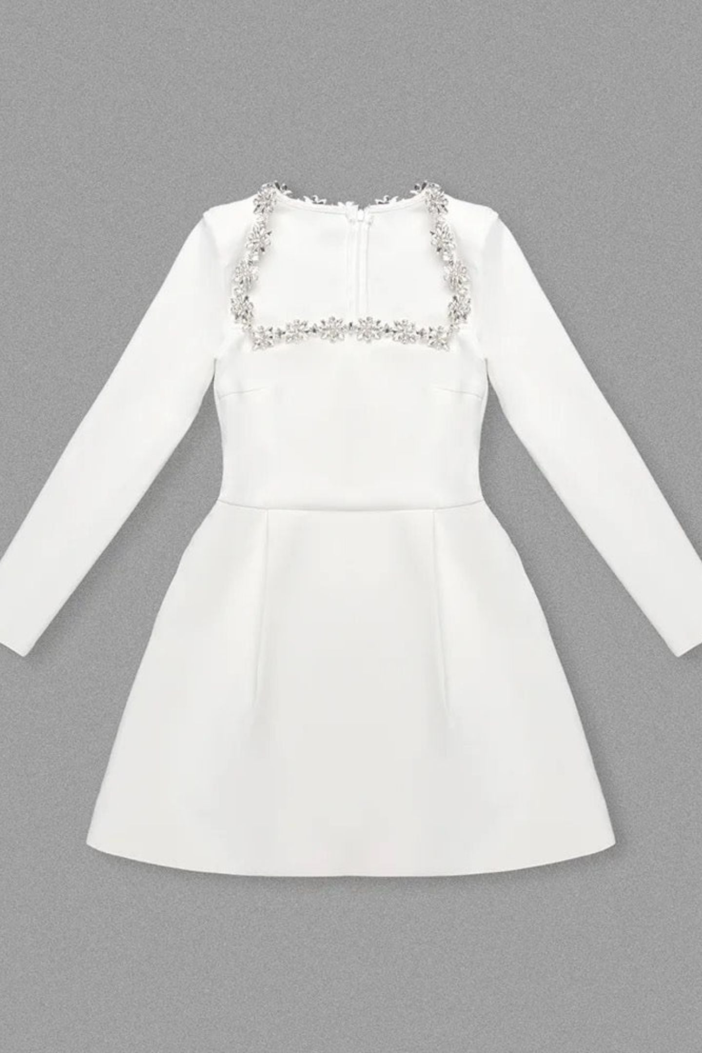 Vestido mini Alexia con cuello cuadrado y ribete de diamantes de imitación 