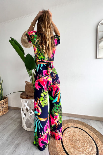Conjunto de top corto con cuello en V y mangas cortas con estampado floral, cintura elástica y pantalones de pierna ancha 