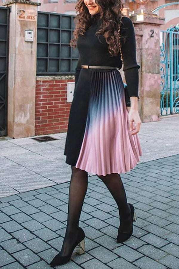 VESTIDO DE PUNTO CON CINTURÓN Y PLISADO, ROMANCE QUE ASOMBRA 