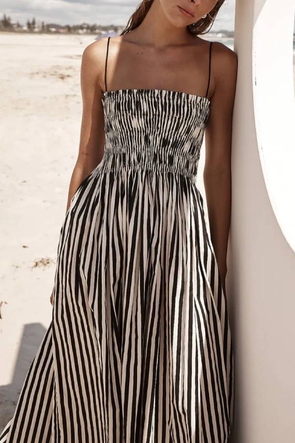 Elegante vestido de rayas de cebra