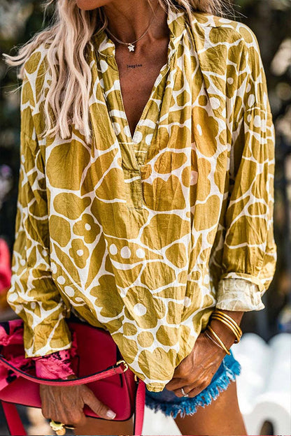 Blusa con cuello en V y estampado floral abstracto de jengibre