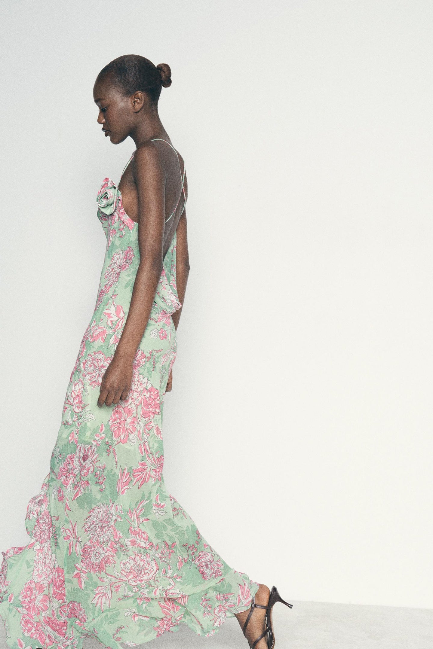 Vestido largo con tirantes finos y estampado floral Sabina 