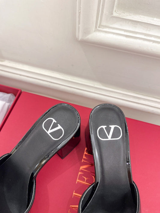 Vlogo 60 Patent Sandal Black Leather