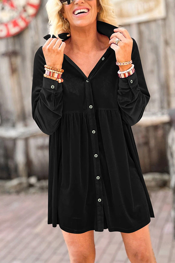 Vestido camisero de terciopelo con volantes y mangas largas y botones