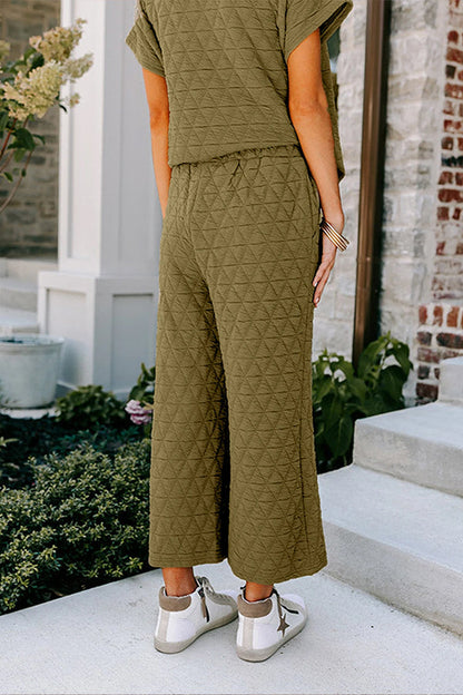 Conjunto de top de manga corta con textura acolchada y pantalones de pierna ancha
