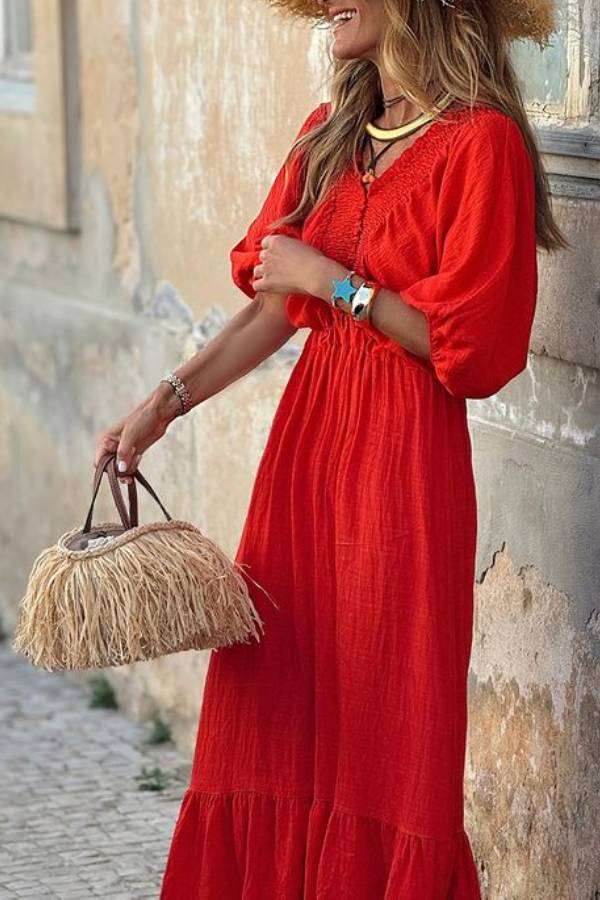 Vestido largo holgado con volantes y cuello en V