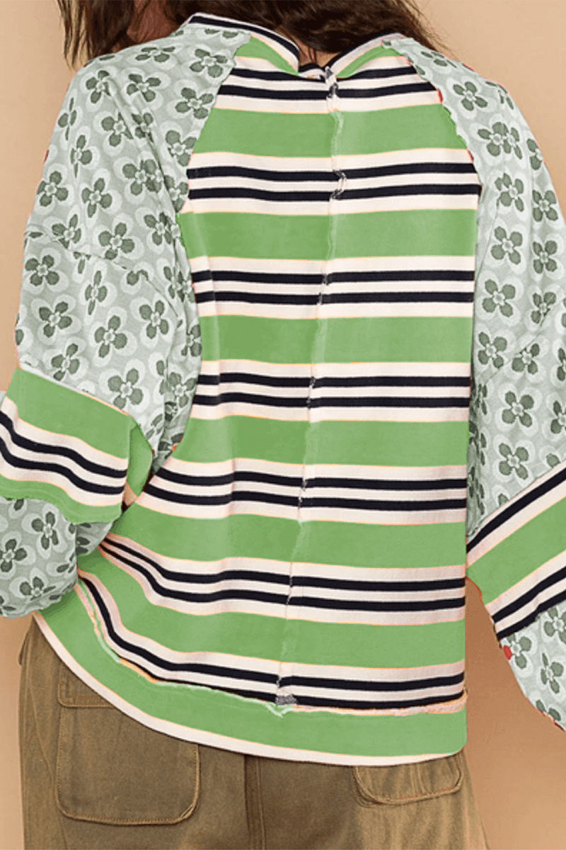 Sudadera informal con cuello redondo, estampado de rayas y flores en contraste 