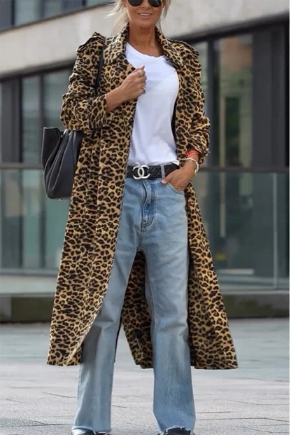 Gabardina holgada midi de manga larga con estampado de leopardo y terciopelo Be Free