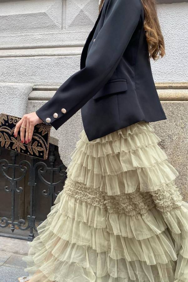 Falda larga de tul con cintura elástica y capas City Empress