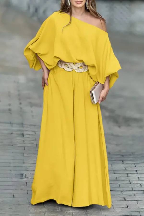 Conjunto de top con mangas farol y cuello al bies y pantalones de pierna ancha 