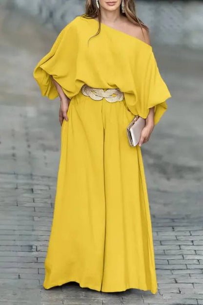 Conjunto de top con mangas farol y cuello al bies y pantalones de pierna ancha 