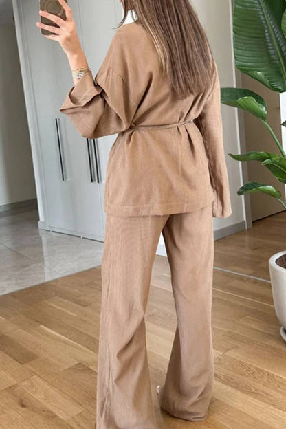 Conjunto casual de dos piezas con top y pantalón de solapa en color liso