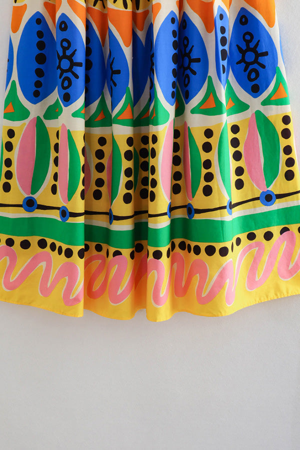 Conjunto de top corto con cuello halter estampado y falda