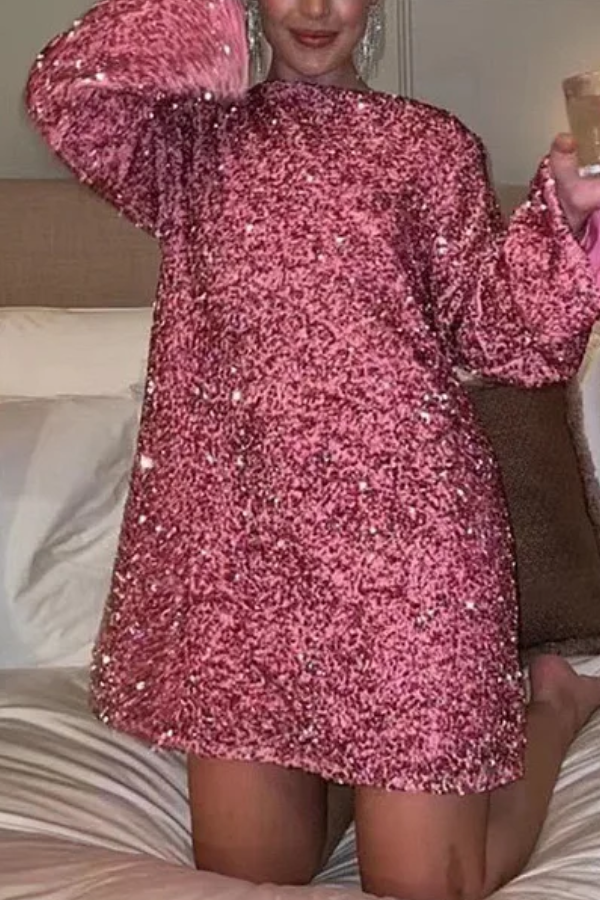 Vestido corto con lentejuelas y cordones