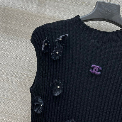 CC 25 Flower Set Black Wool Acrylic