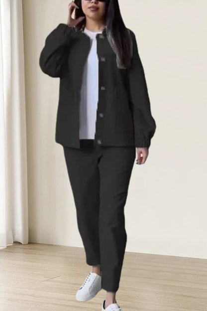 Conjunto de pantalón casual y top holgado de manga larga con bolsillos y botones en color liso