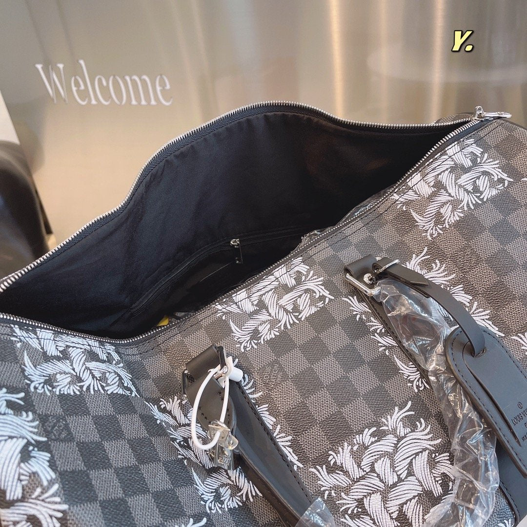 Louis Vuitton – Travel bag
