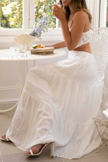 Vestido largo sin mangas con cintura abierta y capas 