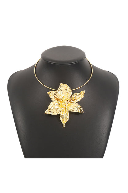 Metal Floral Pendant Choker