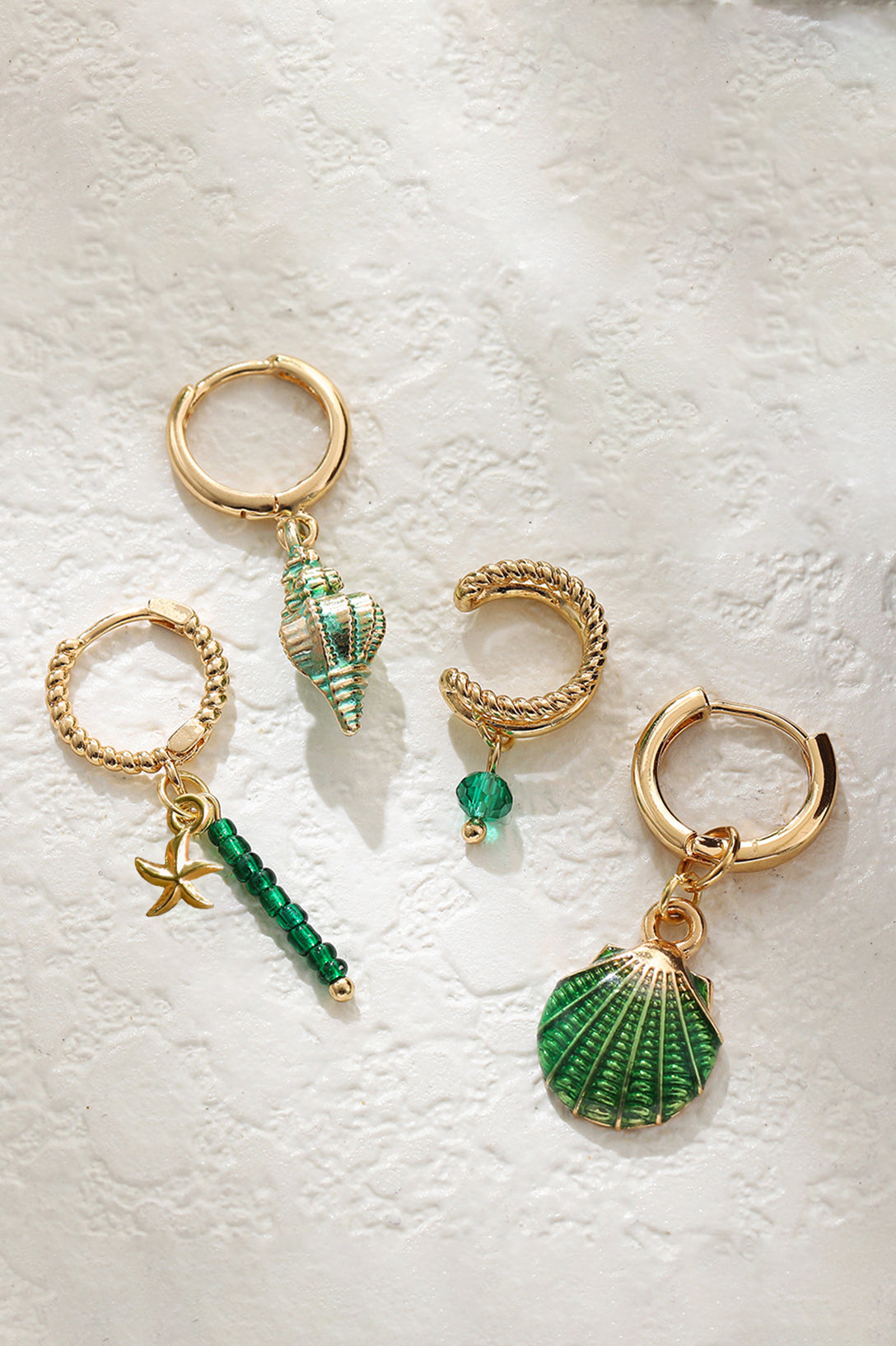 Conjunto de cuatro pendientes colgantes de estrella de mar y concha 