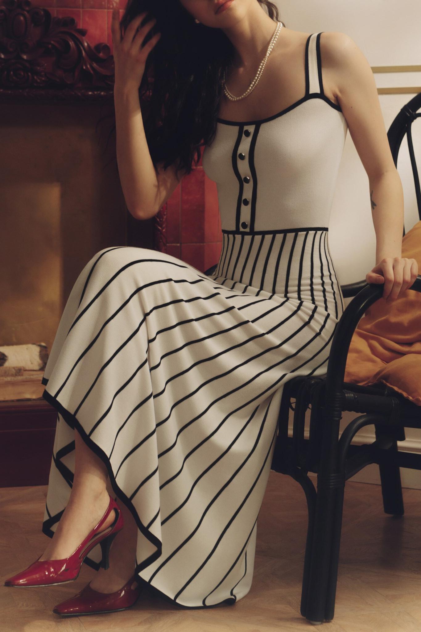 Vestido midi de punto con tirantes finos Pag 
