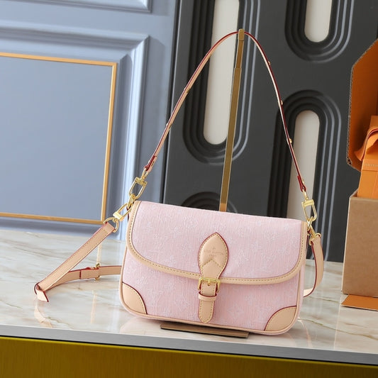 LOUIS VUITTON DIANE WASHED PINK 24CM
