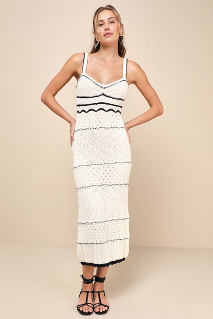 Vestido midi de crochet con escote corazón y abertura 