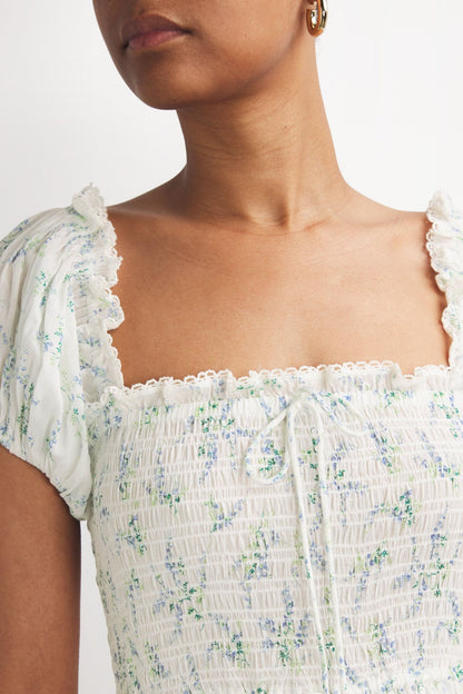 Vestido midi con mangas abullonadas y fruncido floral 