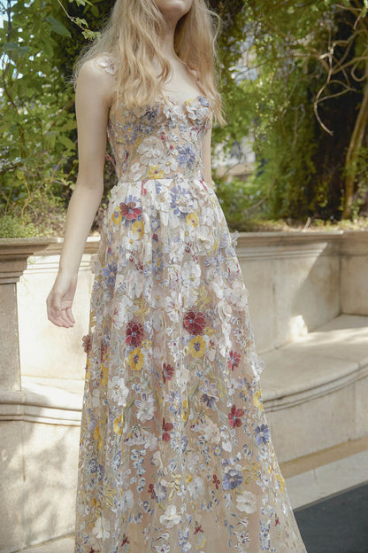 Vestido largo sin mangas con bordado floral 