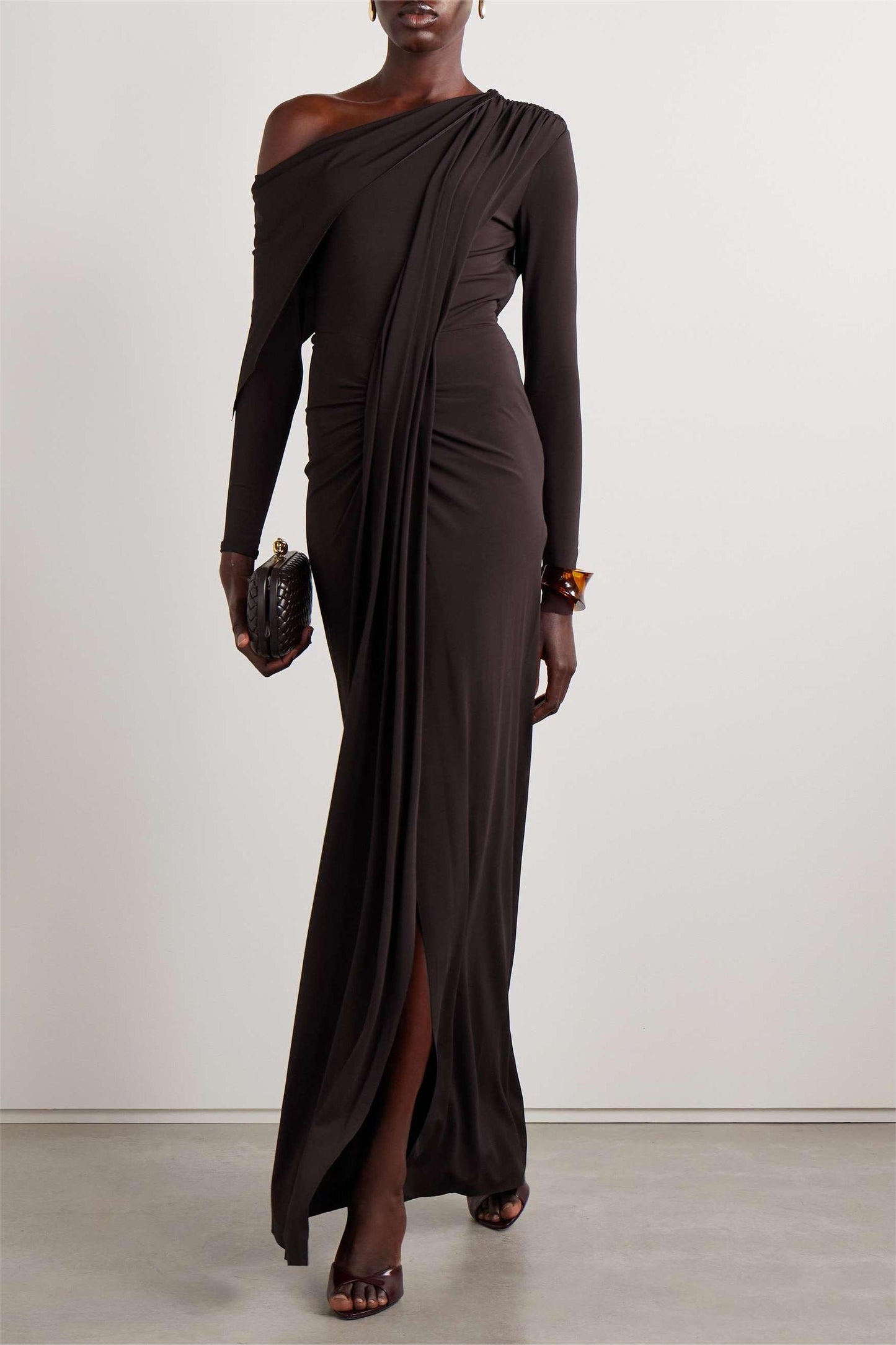 Vestido largo de jersey liso con hombros descubiertos 