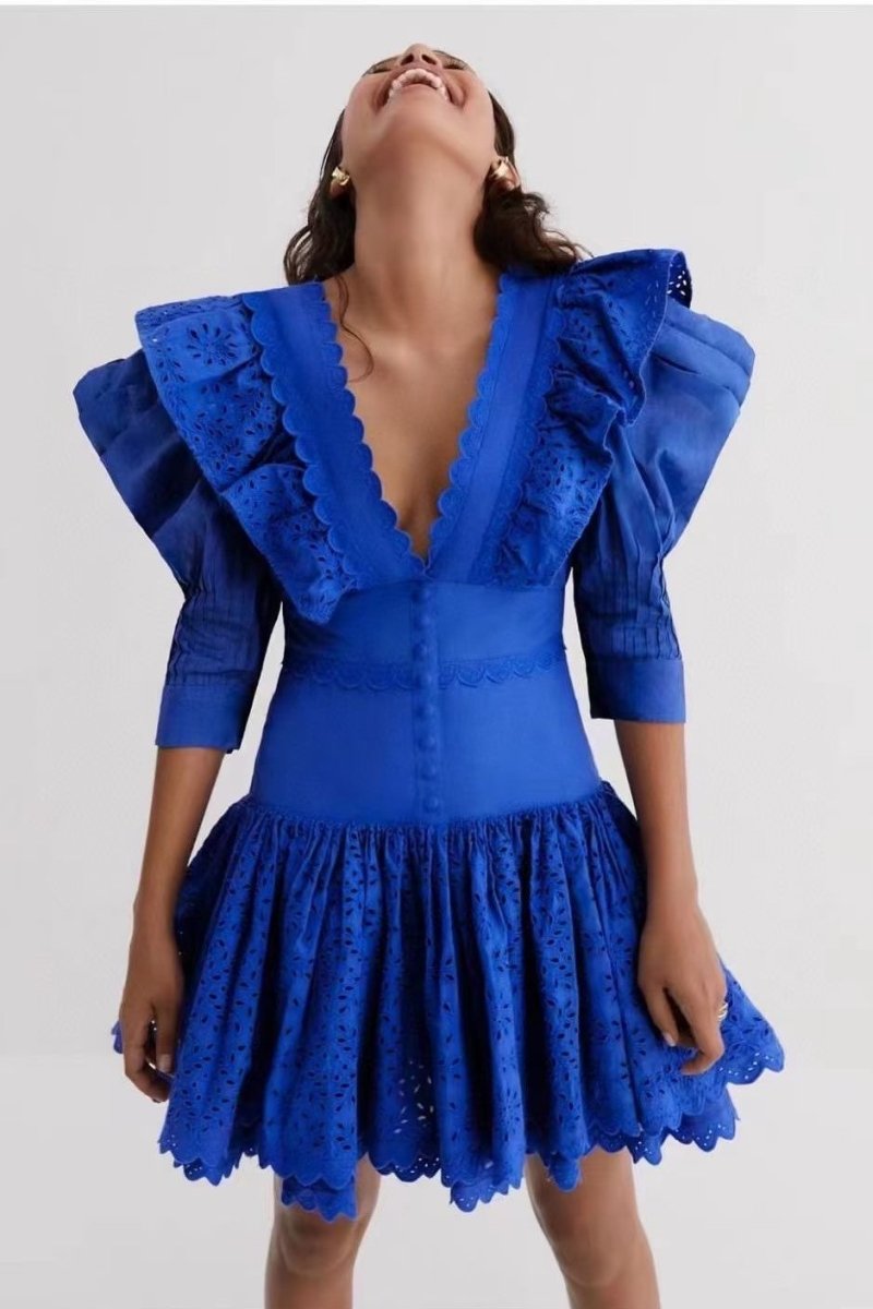 Minivestido de encaje liso con cuello en V y volantes 
