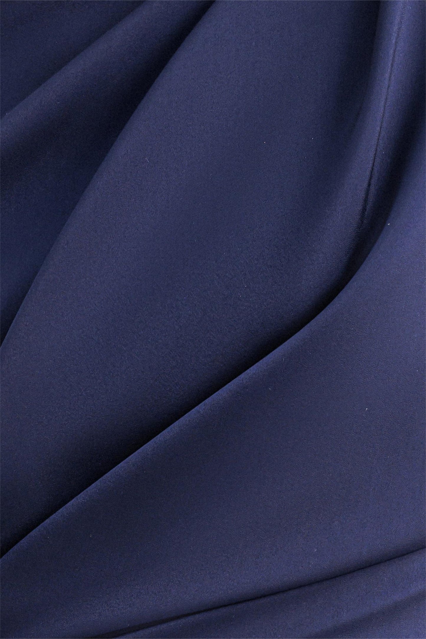 Vestido largo de satén con volantes fruncidos
