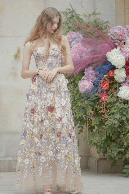 Vestido largo sin mangas con bordado floral 