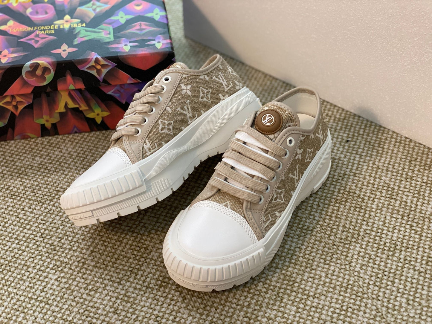 LUV WOMEN’S SNEAKER