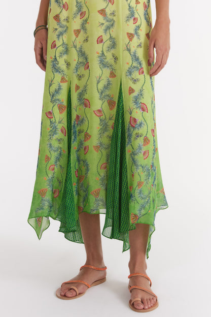 Vestido midi sin mangas con escote corazón floral 