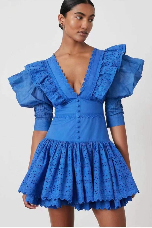 Minivestido de encaje liso con cuello en V y volantes 