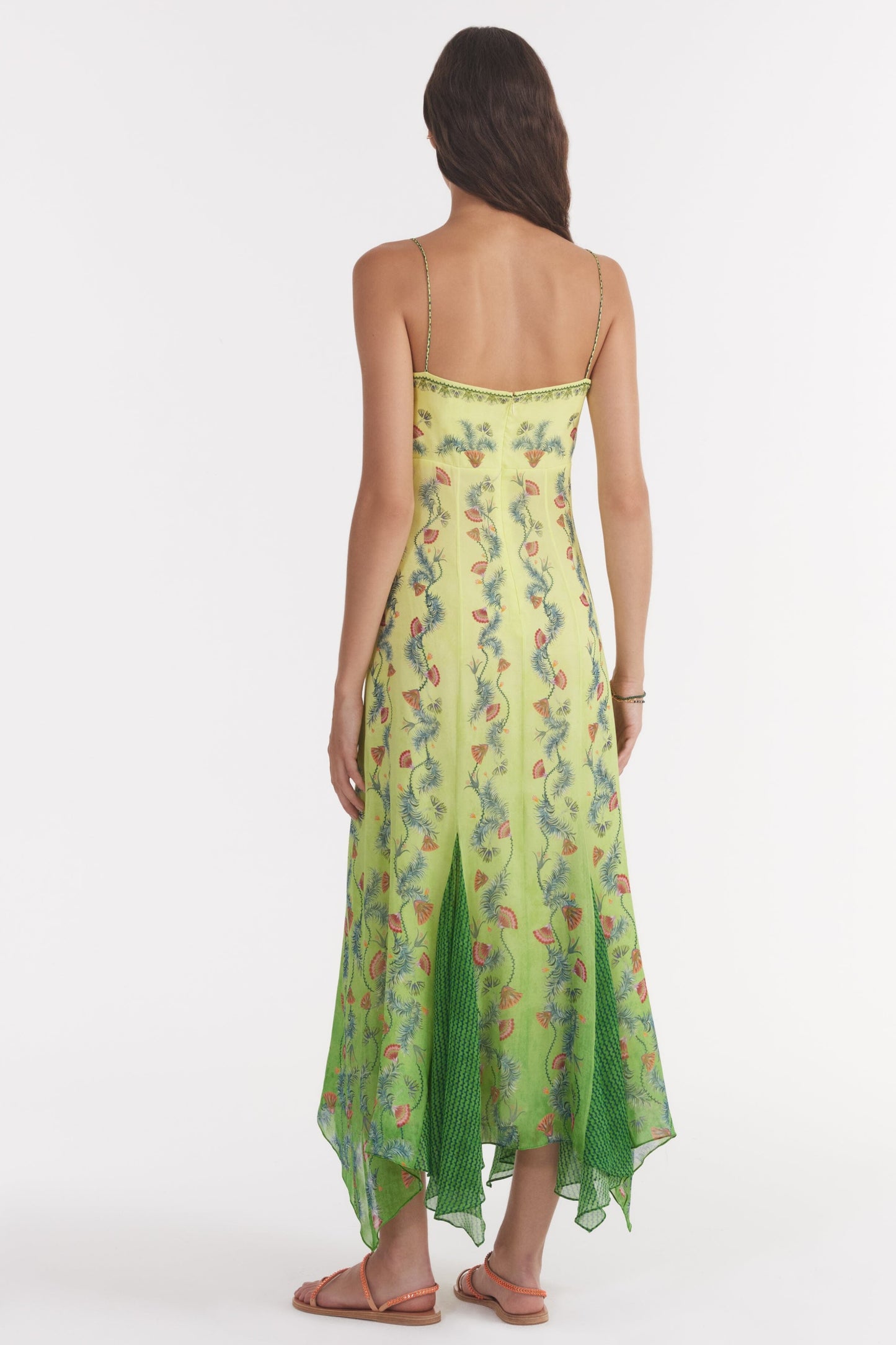 Vestido midi sin mangas con escote corazón floral 